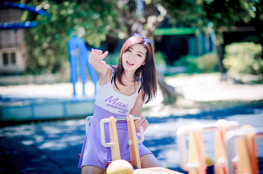 “曹操曾经不守规矩，妄图以刺段行刺主公以及少主，奸计未遂，蜀中虽然消息鄙陋，但这已经是一年前的事情，后果如何，诸位应该清楚，中原四州之地，上至险要，下至县令，无论本人还是家人，尽皆遭到死亡刺杀，徐州陈氏，乃徐州第一大族，经此一战，烟消云散，满门皆屠。”庞统挣了挣双臂，没能挣脱，也不再费力，只是看向帐中众将，淡然道：“诸位杀了我之后，可以让家人准备后事了，记住，是全家的。”